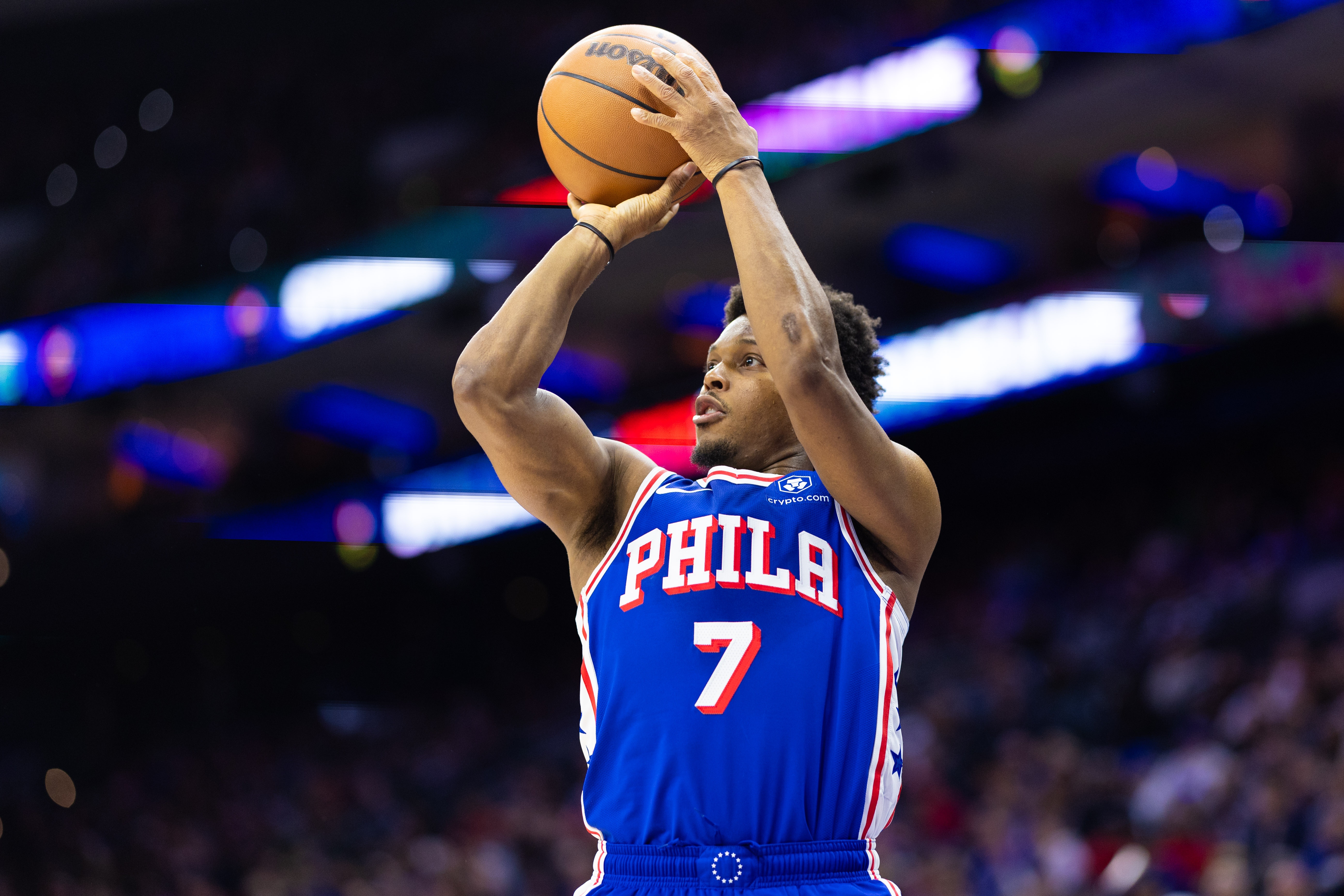 IM官方电竞平台-纳斯：猛龙球迷为洛瑞起立鼓掌真的很酷 这里的氛围非常特别